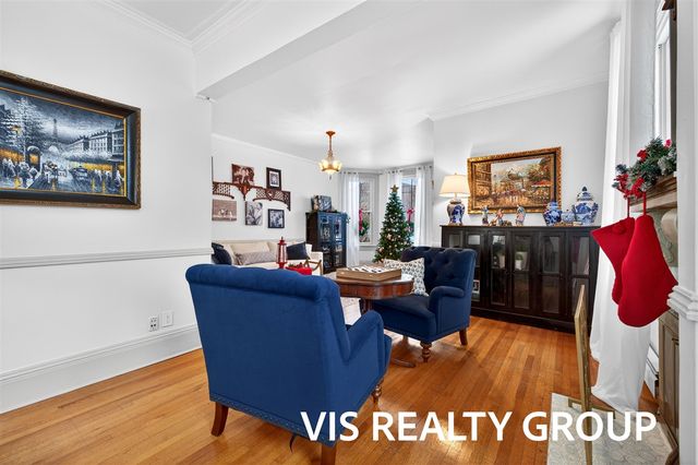 223 E Savidge Street, Spring Lake, MI 49456