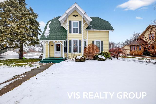 223 E Savidge Street, Spring Lake, MI 49456