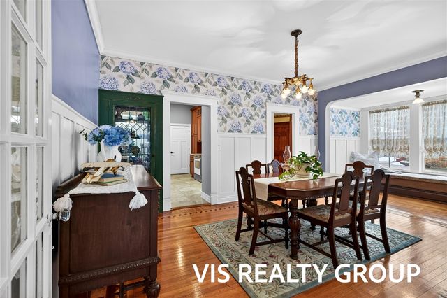 223 E Savidge Street, Spring Lake, MI 49456