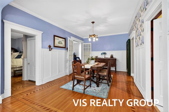 223 E Savidge Street, Spring Lake, MI 49456