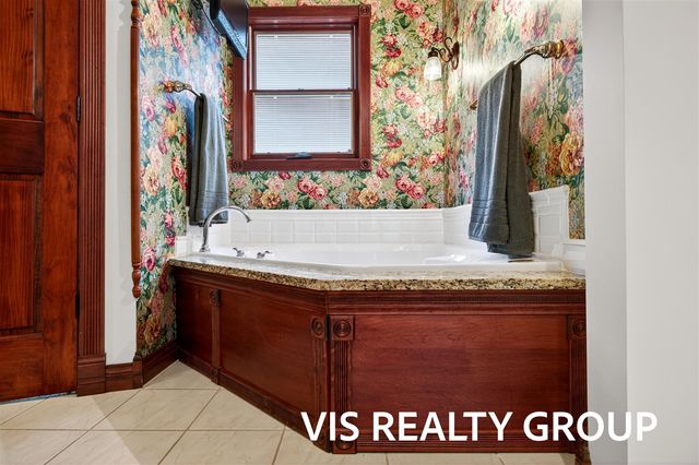 223 E Savidge Street, Spring Lake, MI 49456