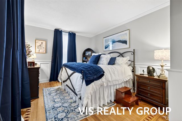 223 E Savidge Street, Spring Lake, MI 49456