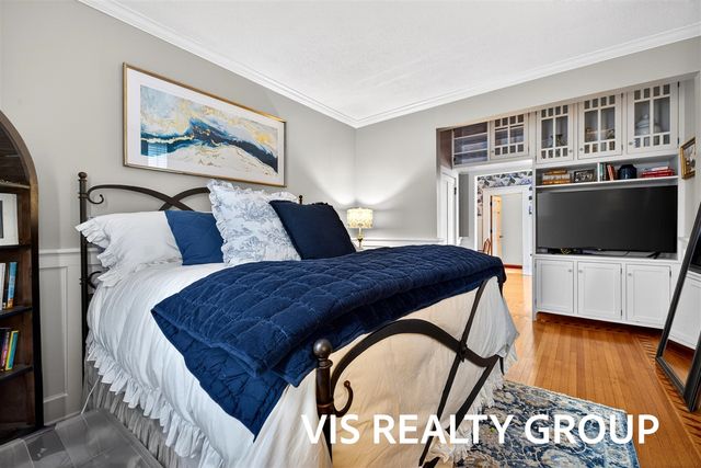 223 E Savidge Street, Spring Lake, MI 49456