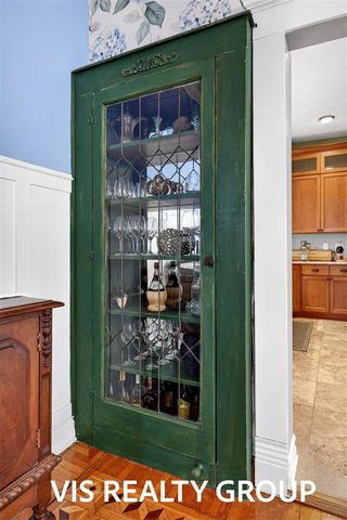 223 E Savidge Street, Spring Lake, MI 49456