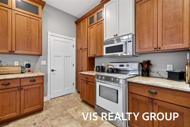 223 E Savidge Street, Spring Lake, MI 49456