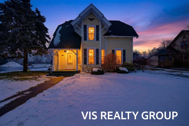 223 E Savidge Street, Spring Lake, MI 49456