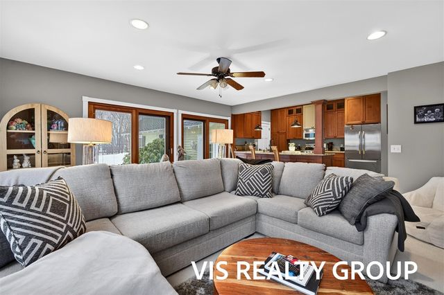 223 E Savidge Street, Spring Lake, MI 49456