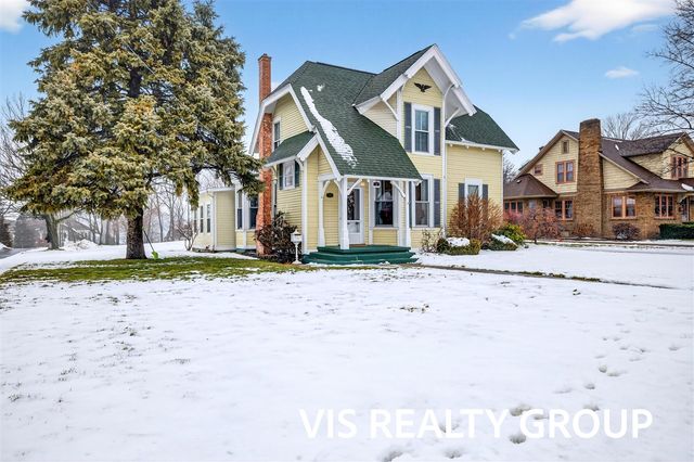 223 E Savidge Street, Spring Lake, MI 49456