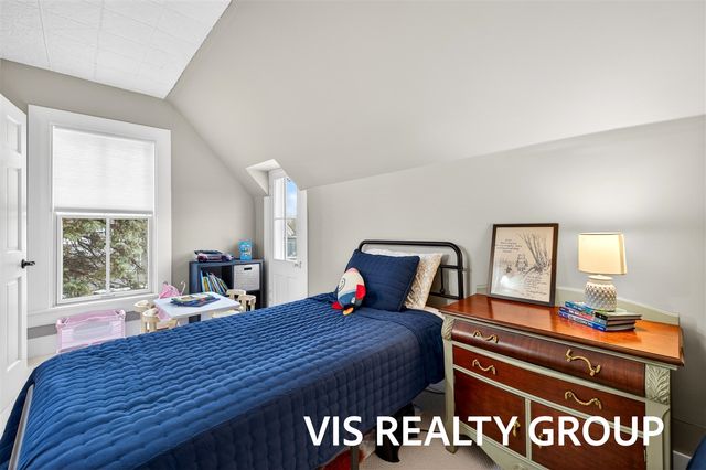 223 E Savidge Street, Spring Lake, MI 49456