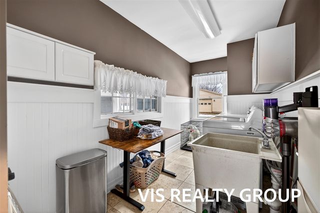 223 E Savidge Street, Spring Lake, MI 49456