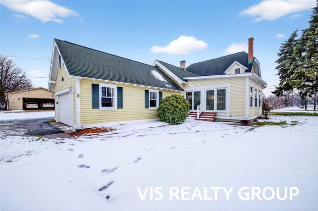 223 E Savidge Street, Spring Lake, MI 49456