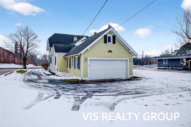 223 E Savidge Street, Spring Lake, MI 49456