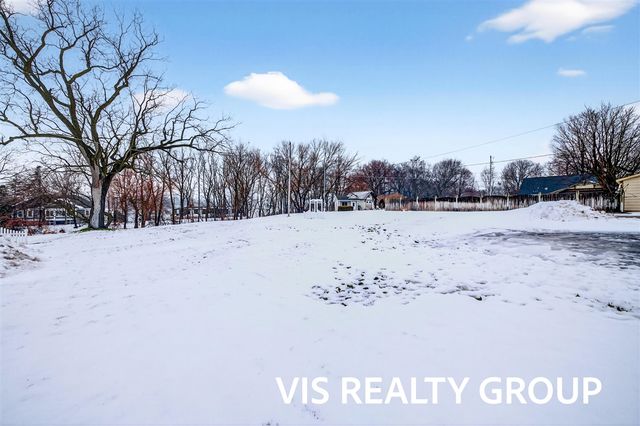 223 E Savidge Street, Spring Lake, MI 49456