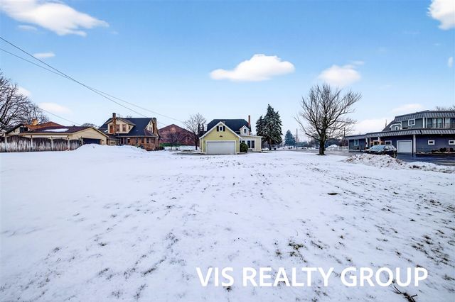 223 E Savidge Street, Spring Lake, MI 49456