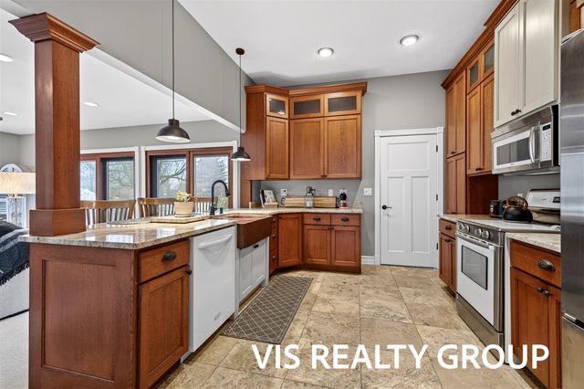 223 E Savidge Street, Spring Lake, MI 49456