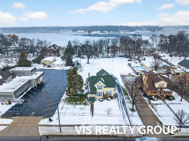 223 E Savidge Street, Spring Lake, MI 49456