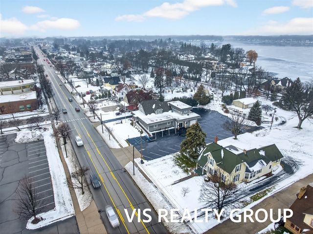 223 E Savidge Street, Spring Lake, MI 49456