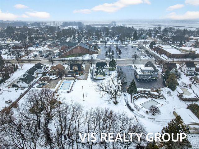 223 E Savidge Street, Spring Lake, MI 49456