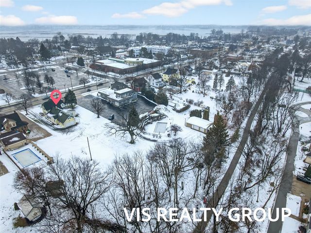 223 E Savidge Street, Spring Lake, MI 49456