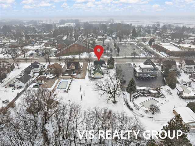 223 E Savidge Street, Spring Lake, MI 49456