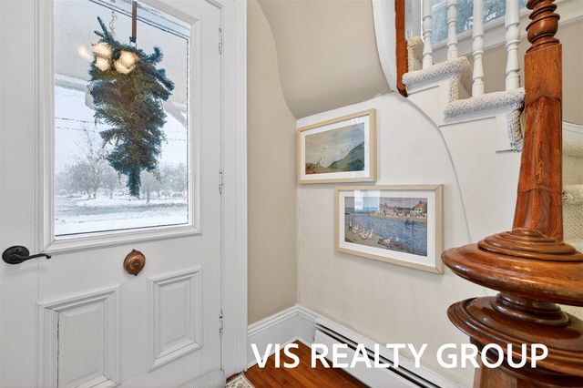 223 E Savidge Street, Spring Lake, MI 49456