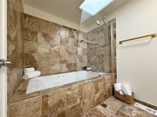 2009 N 154th Place, Shoreline, WA 98133