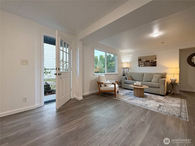 2009 N 154th Place, Shoreline, WA 98133