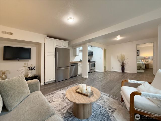 2009 N 154th Place, Shoreline, WA 98133