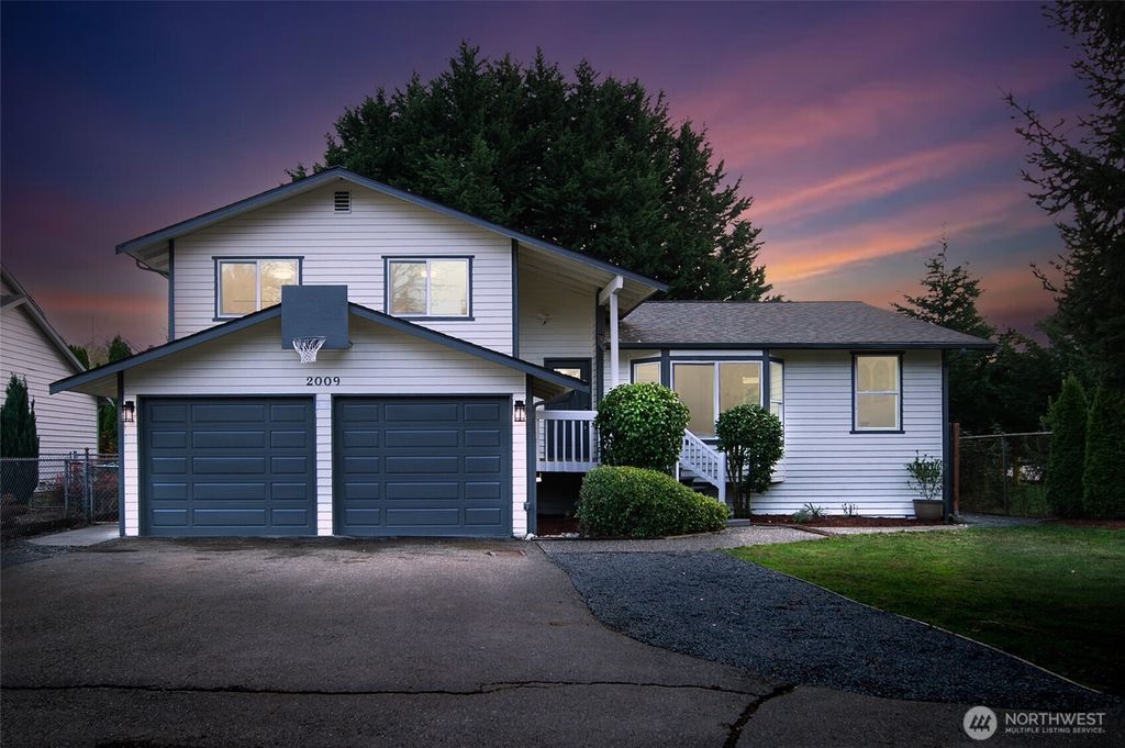 2009 N 154th Place, Shoreline, WA 98133