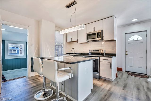 3024 Vega Avenue, Cleveland, OH 44113