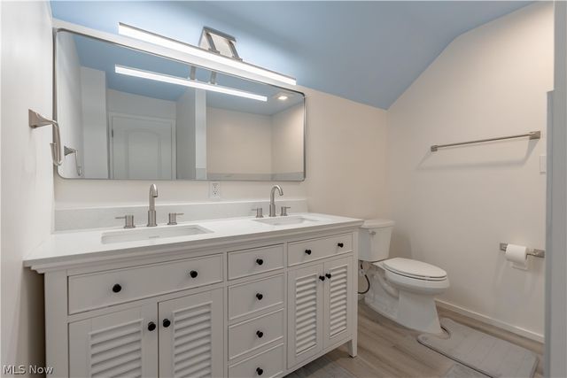 3024 Vega Avenue, Cleveland, OH 44113