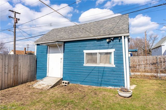 3024 Vega Avenue, Cleveland, OH 44113