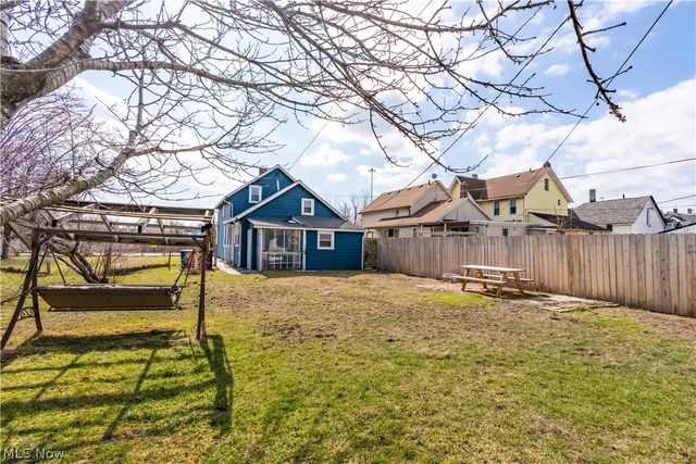 3024 Vega Avenue, Cleveland, OH 44113