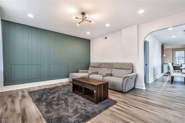 3024 Vega Avenue, Cleveland, OH 44113