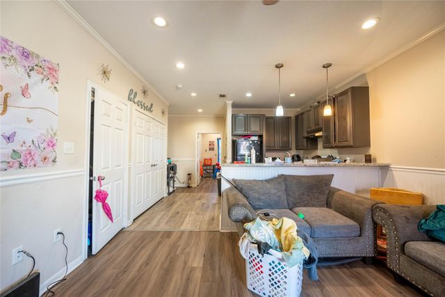913 Moody Avenue, Galveston, TX 77550