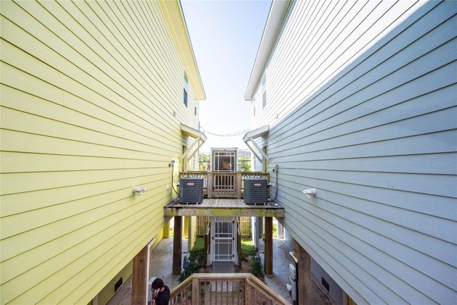 913 Moody Avenue, Galveston, TX 77550