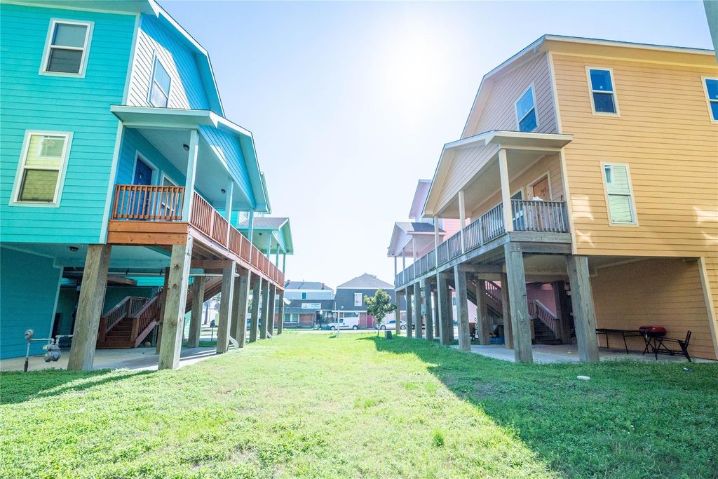 913 Moody Avenue, Galveston, TX 77550