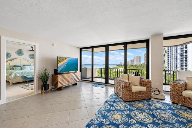 4200 N Ocean Drive 2-705, Singer Island, FL 33404