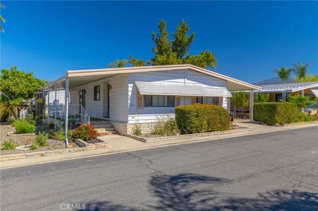 881 N Lake North 301, Hemet, CA 92544