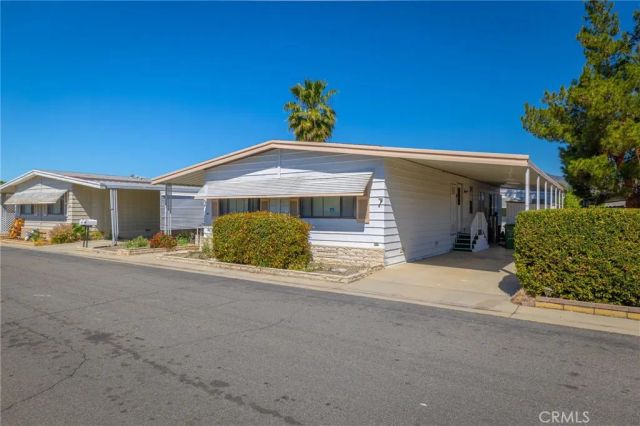 881 N Lake North 301, Hemet, CA 92544