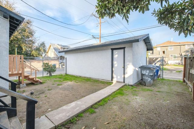 186 N College Avenue, Fresno, CA 93701