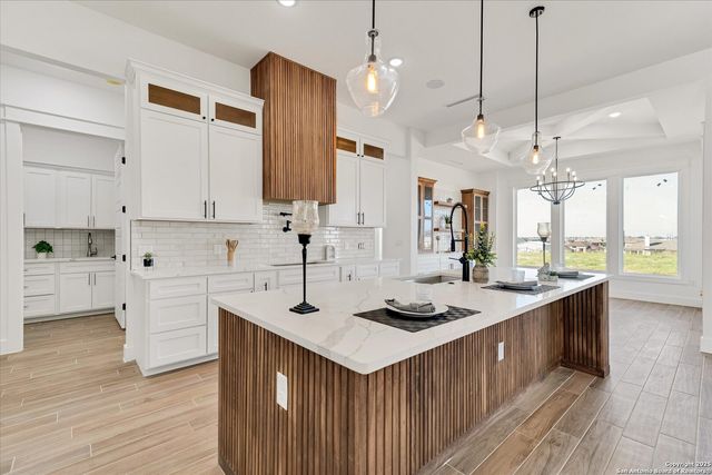 124 Sunset, La Vernia, TX 78121