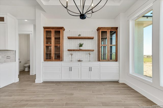 124 Sunset, La Vernia, TX 78121