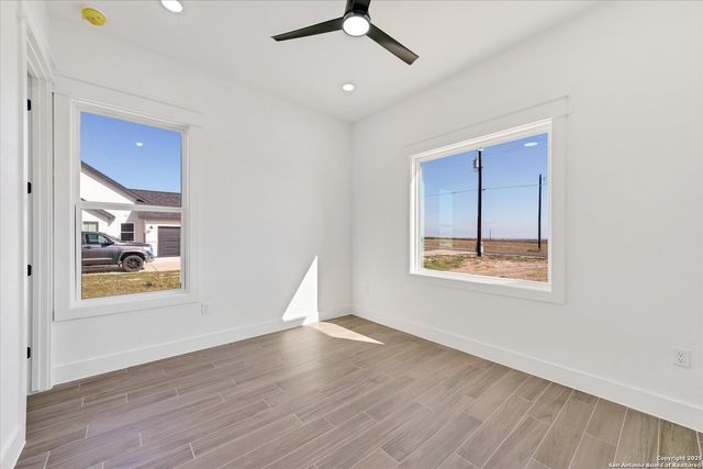 124 Sunset, La Vernia, TX 78121