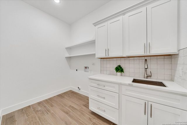 124 Sunset, La Vernia, TX 78121