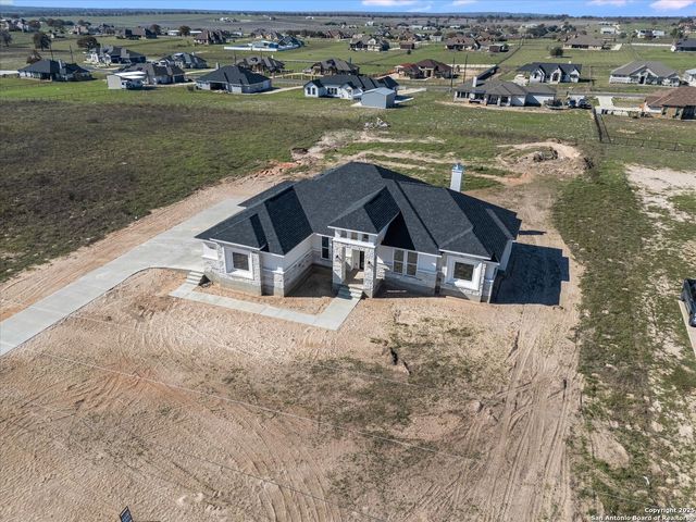 124 Sunset, La Vernia, TX 78121