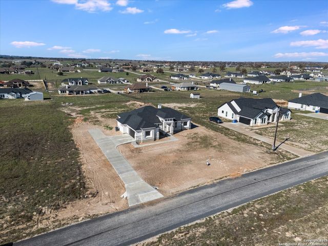 124 Sunset, La Vernia, TX 78121