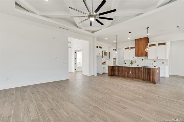 124 Sunset, La Vernia, TX 78121