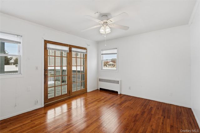 22 Woodcrest Road, Hicksville, NY 11801