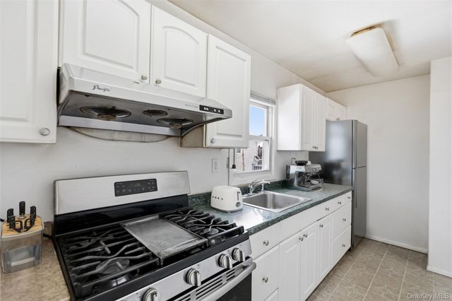 22 Woodcrest Road, Hicksville, NY 11801